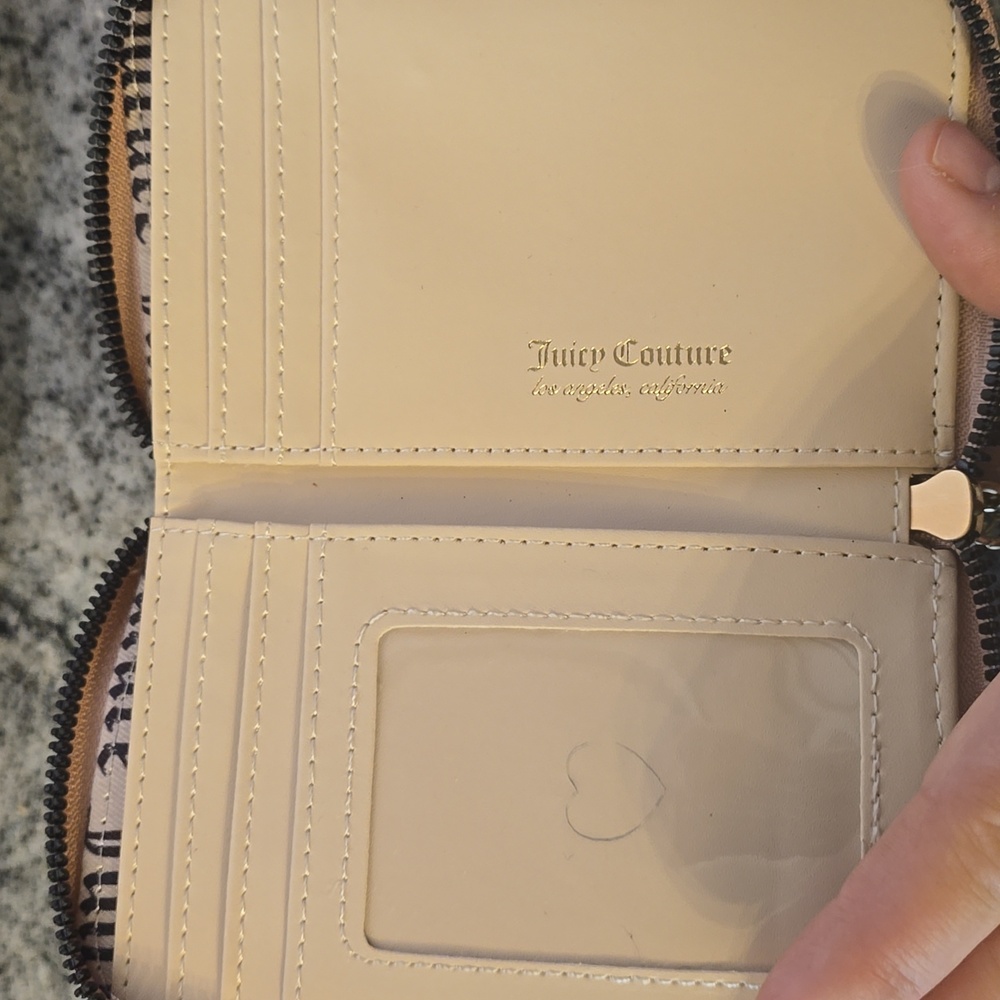 Juicy Couture Retro Vibe Double Compartment Medium Zip Around Wallet - Picture 7 of 10